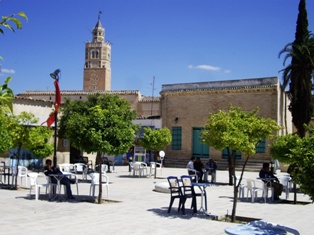 Place de village  Testour