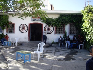 Café dans la Médina en face du Musée