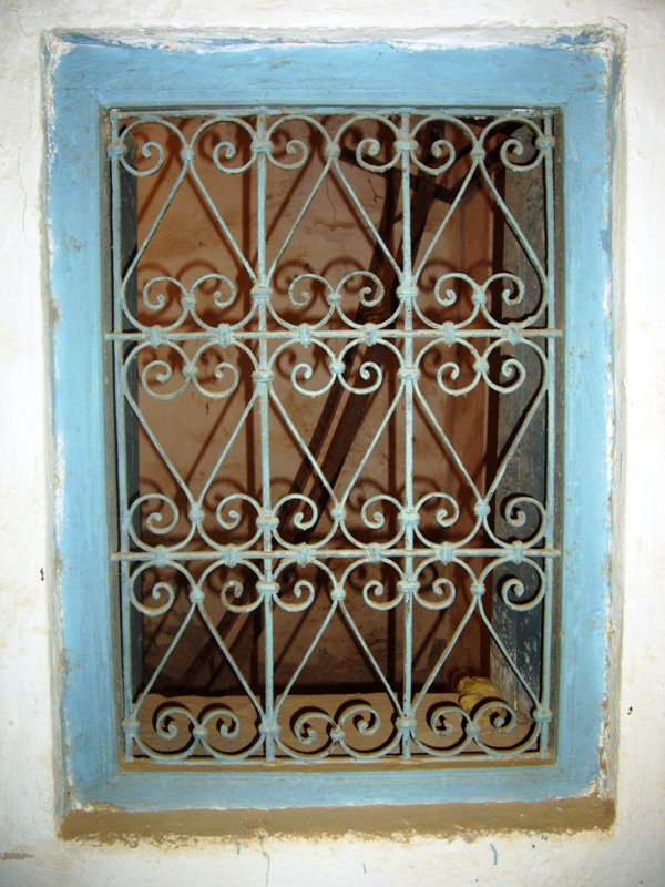 Tunisia Images: doors and gates out of wooden palm tree and wrought ...