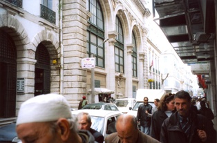 Photo de la poste centrale de Tunis rue Charles De Gaulle